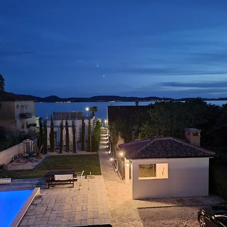 ベッド・アンド・ブレックファスト Lukas Sukošan