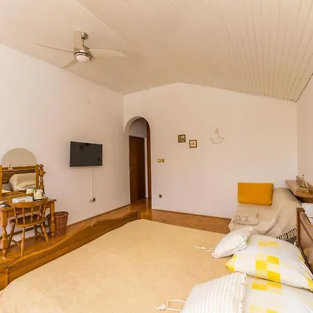 ベッド・アンド・ブレックファスト Lukas Sukošan