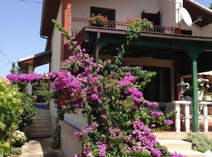 Lukas Couette-café Sukošan