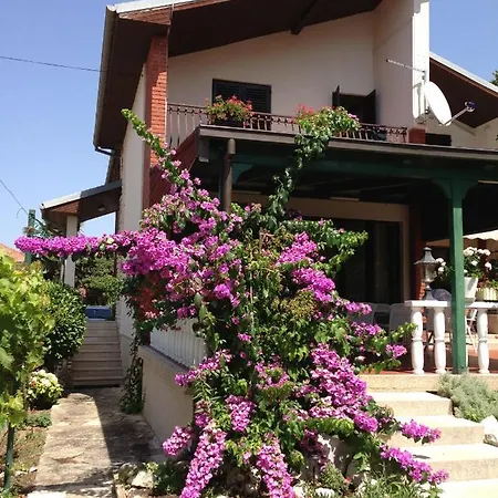 Lukas Bed & Breakfast Sukošan