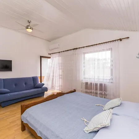 Lukas Bed & Breakfast *