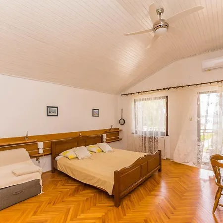 Lukas Bed & Breakfast Sukošan