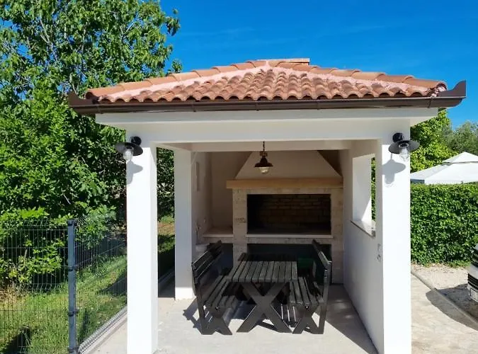 Lukas Bed & Breakfast Sukošan